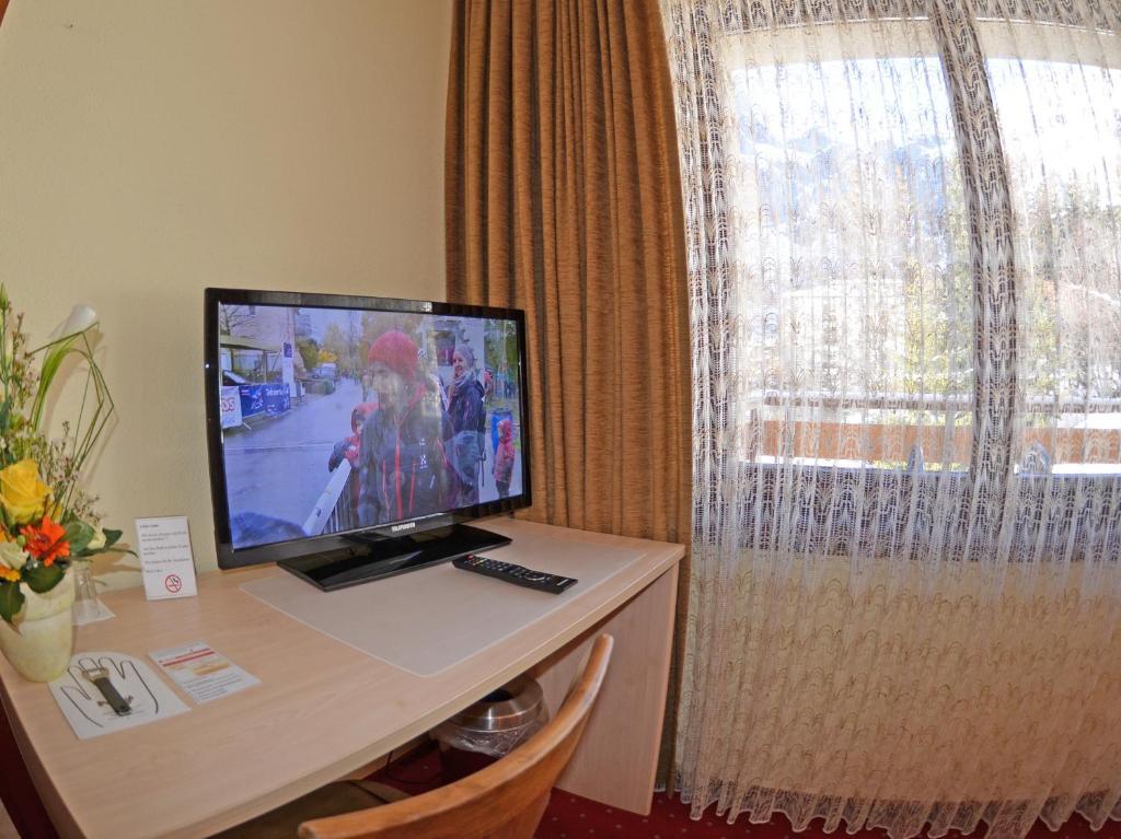 Hotel Alex Leukerbad Room photo